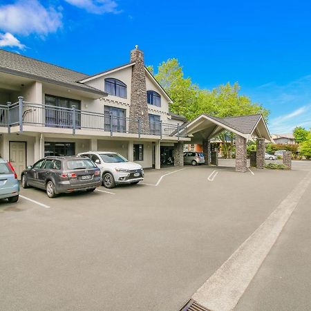 Aotea Motor Lodge Whanganui Zewnętrze zdjęcie The hotel's carpark