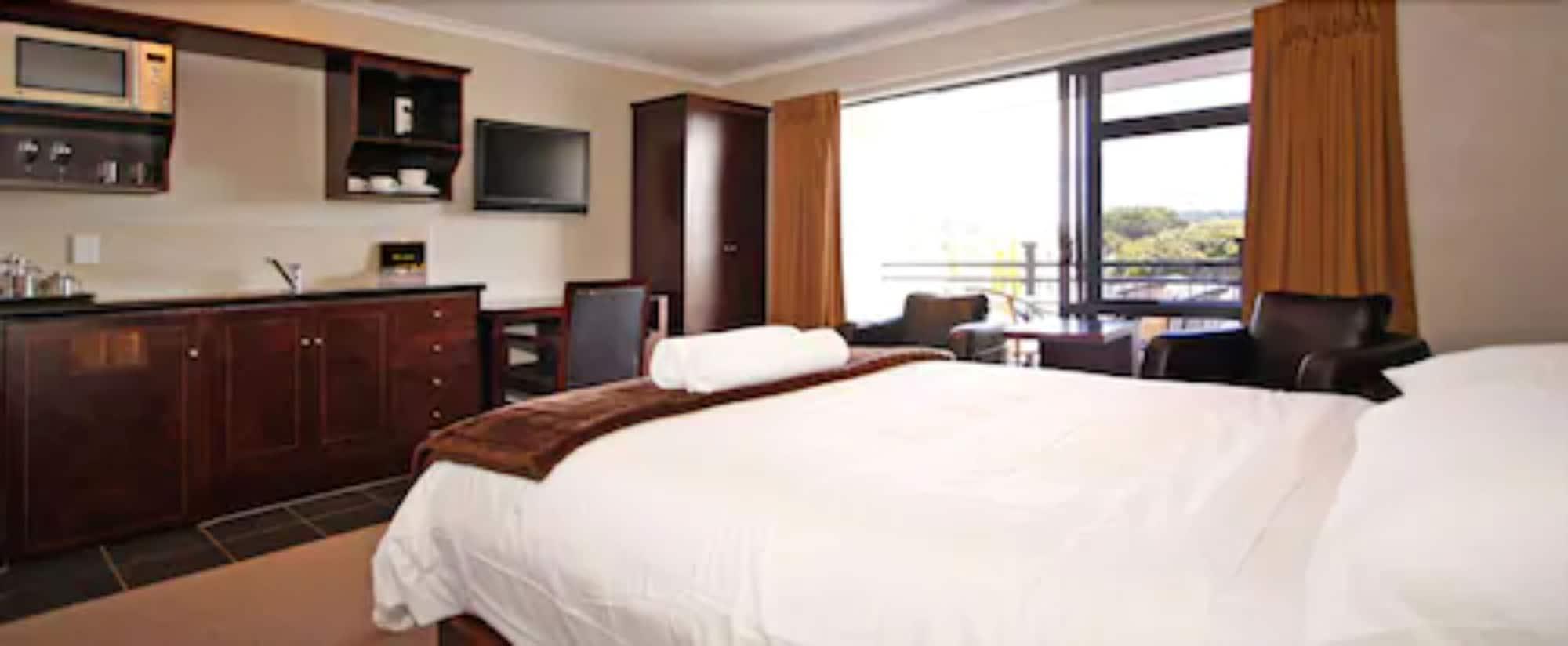 Aotea Motor Lodge Whanganui Zewnętrze zdjęcie A typical hotel room