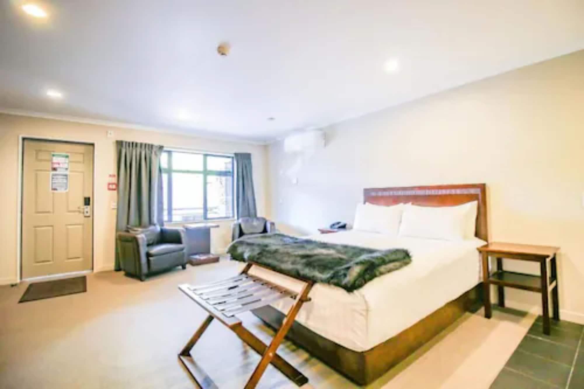 Aotea Motor Lodge Whanganui Zewnętrze zdjęcie A typical hotel room