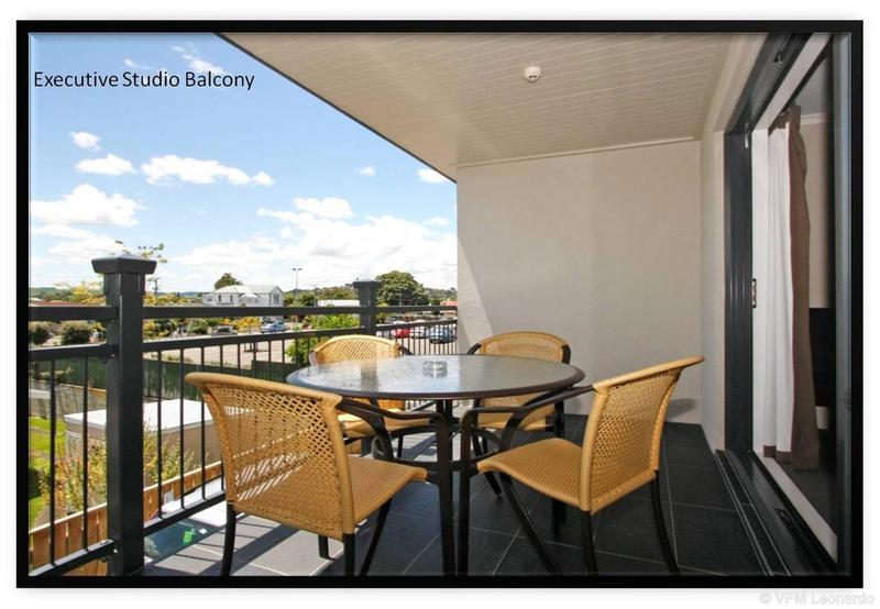Aotea Motor Lodge Whanganui Zewnętrze zdjęcie Balcony