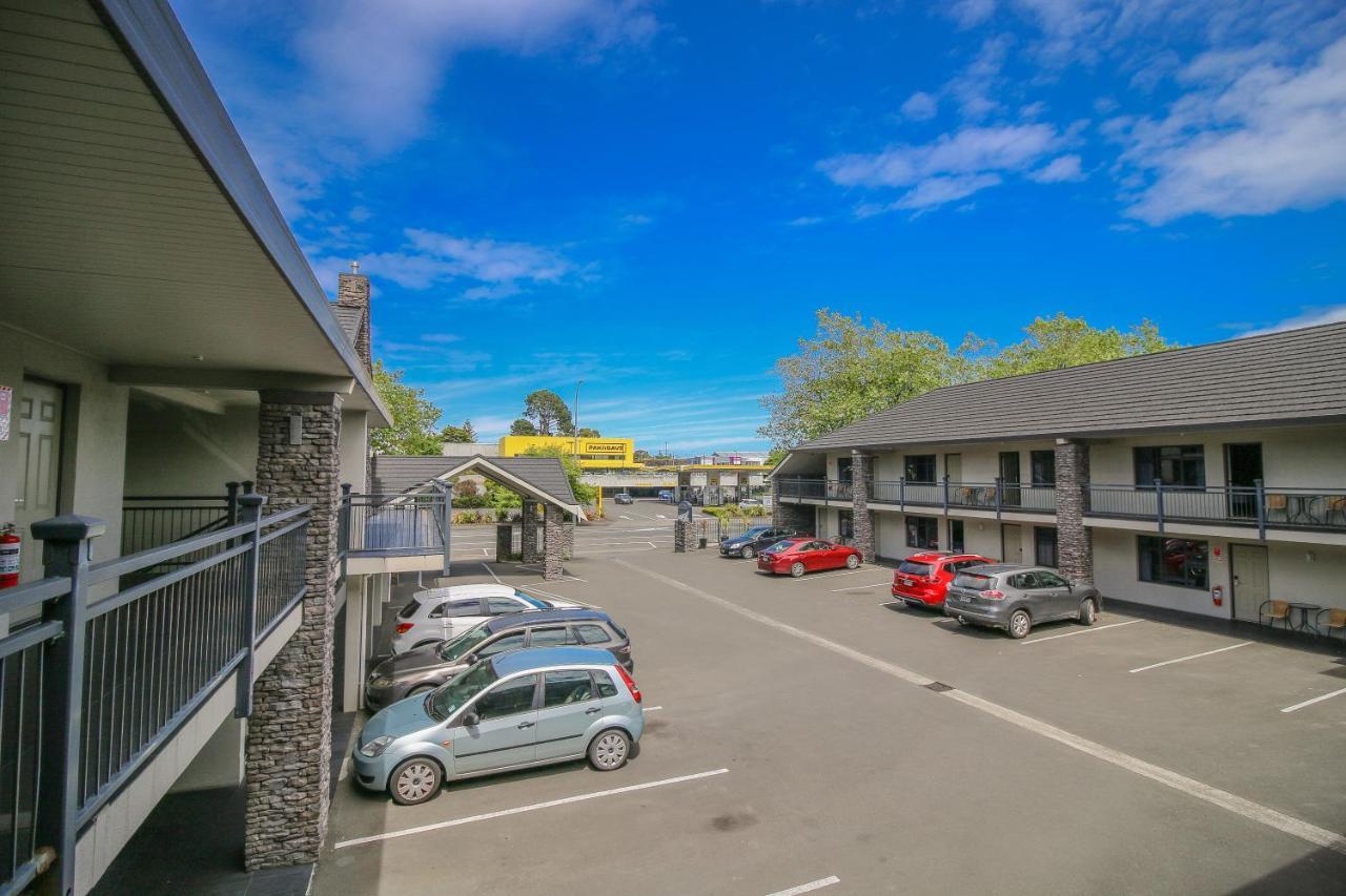 Aotea Motor Lodge Whanganui Zewnętrze zdjęcie The motel's courtyard