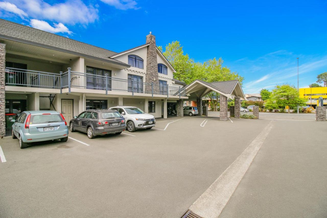Aotea Motor Lodge Whanganui Zewnętrze zdjęcie The hotel's carpark