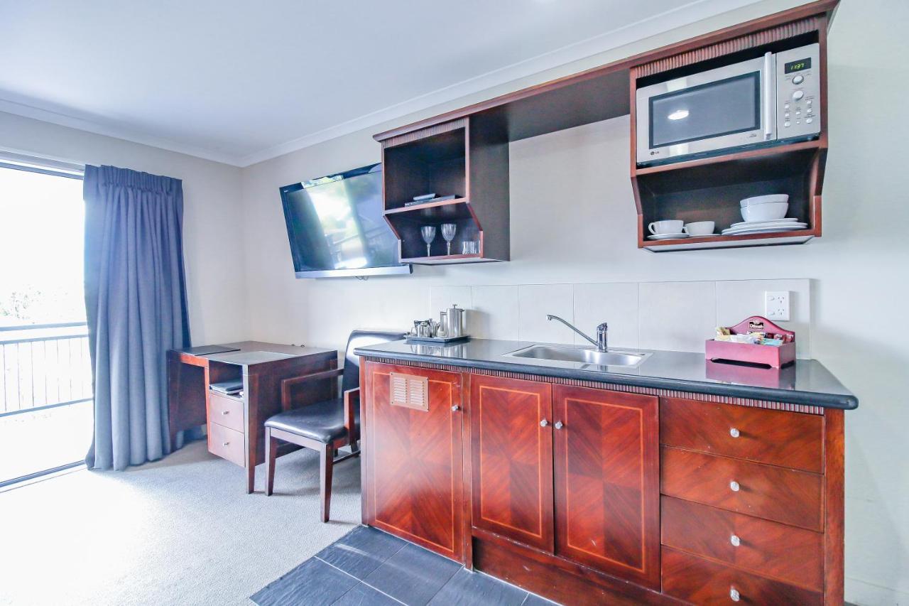 Aotea Motor Lodge Whanganui Zewnętrze zdjęcie A typical studio apartment at the University of Western Australia