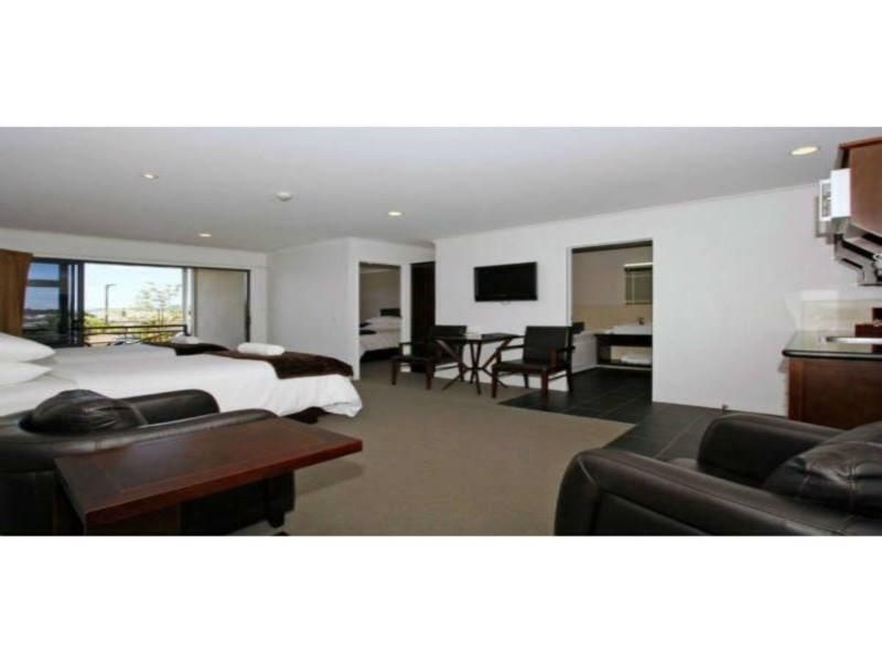 Aotea Motor Lodge Whanganui Zewnętrze zdjęcie A suite at the hotel